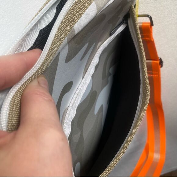 Haute Shore Premium Neoprene Collection Drew Rise Compact Crossbody Purse New - Picture 7 of 11